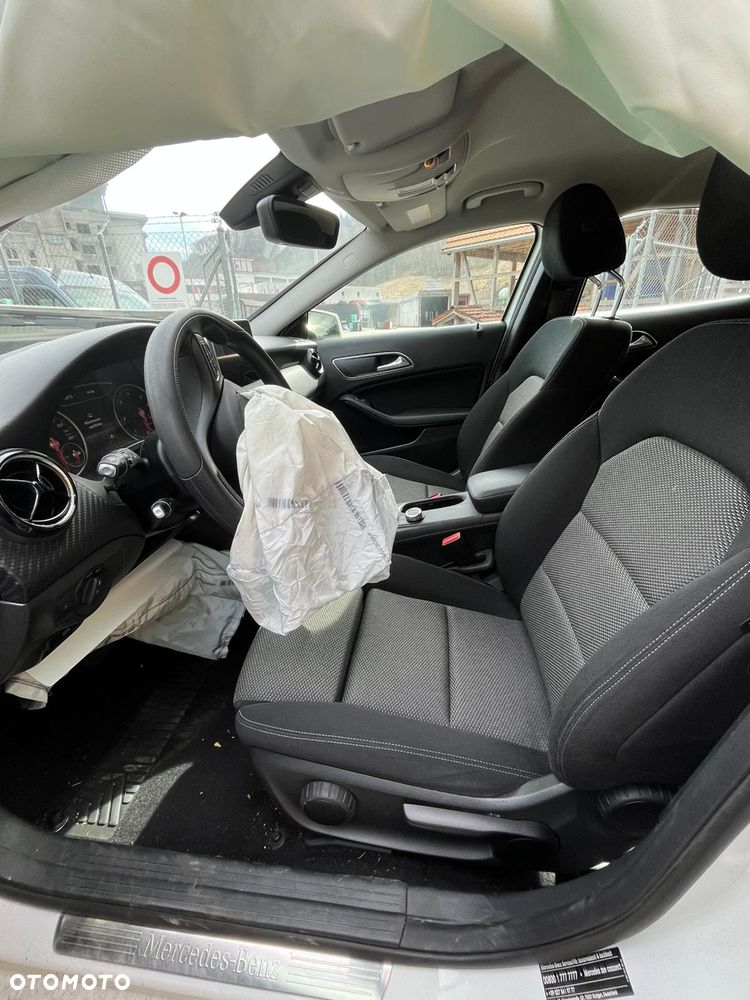 Mercedes-Benz GLA 200 d 7G-DCT - 5
