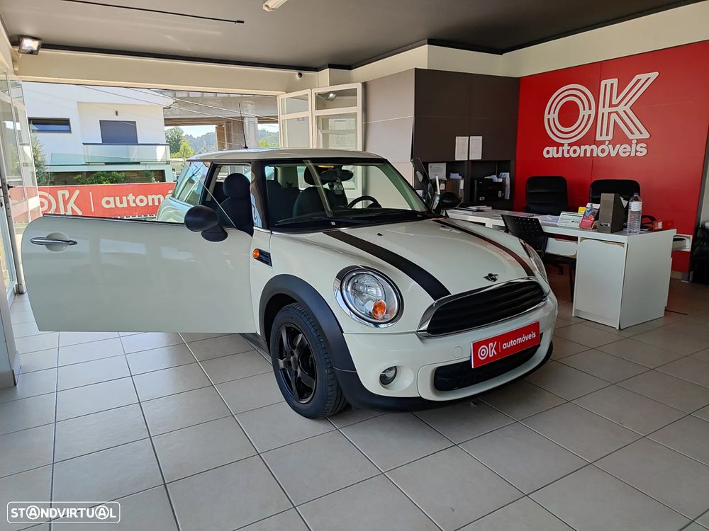 MINI 3 Portas One D - 19