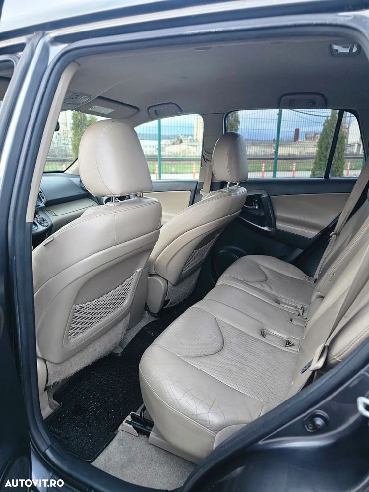 Toyota RAV4 2.2 D-4D 4x4 Automatik Executive - 10