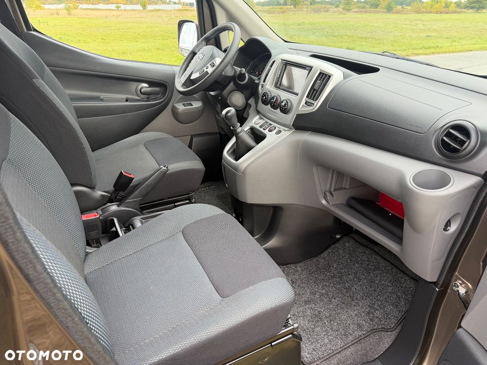 Nissan NV200 - 15