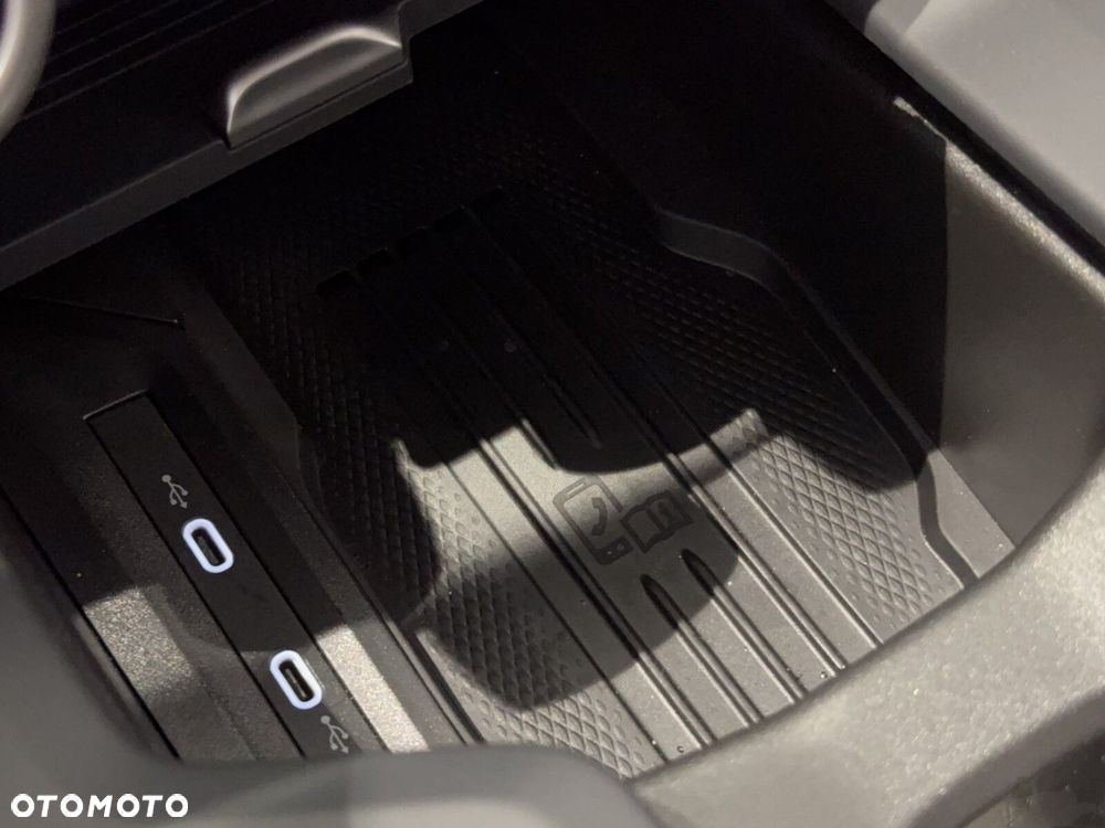 Skoda Superb 2.0 TDI SCR Essence DSG - 31