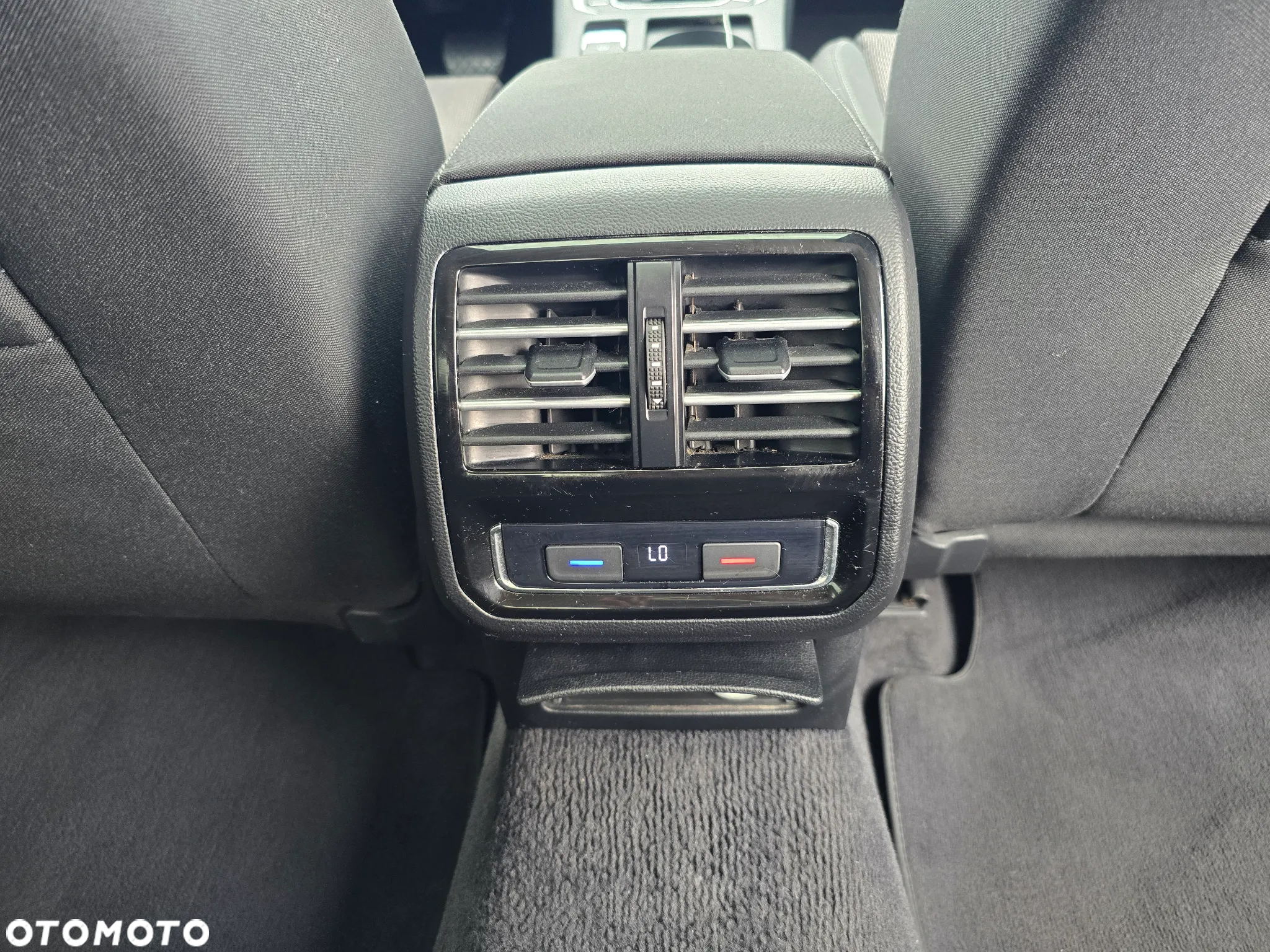 Volkswagen Passat - 11
