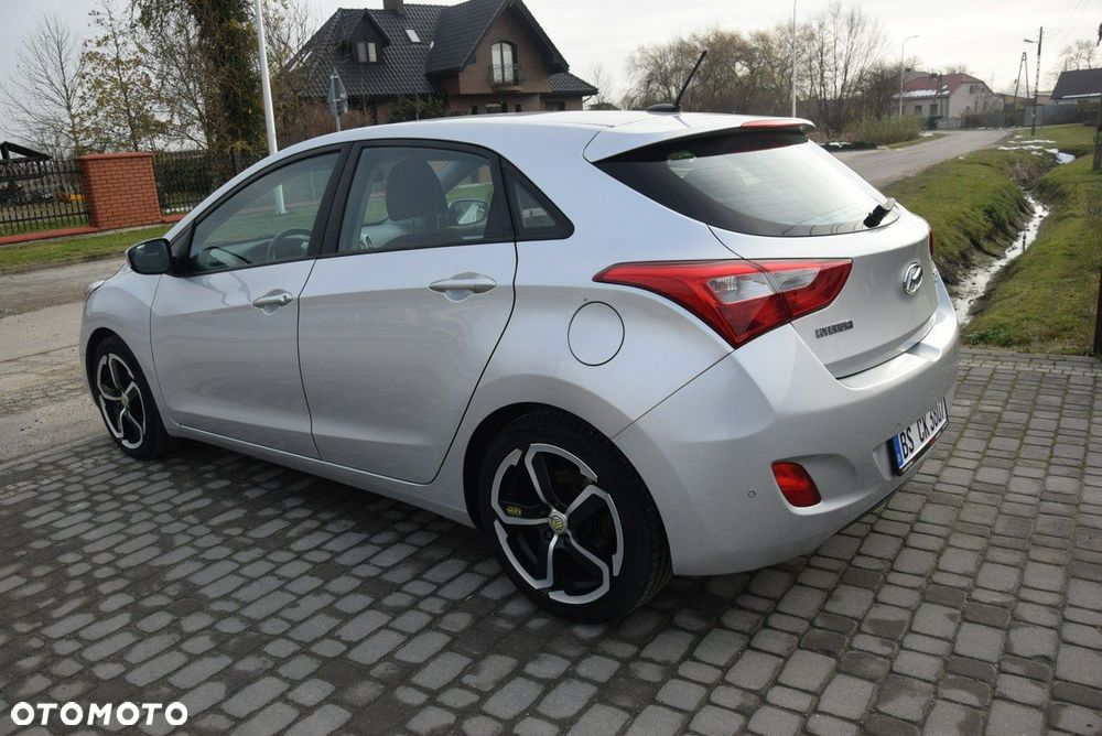 Hyundai i30 1.6 CRDi Fifa World Cup Edition - 13