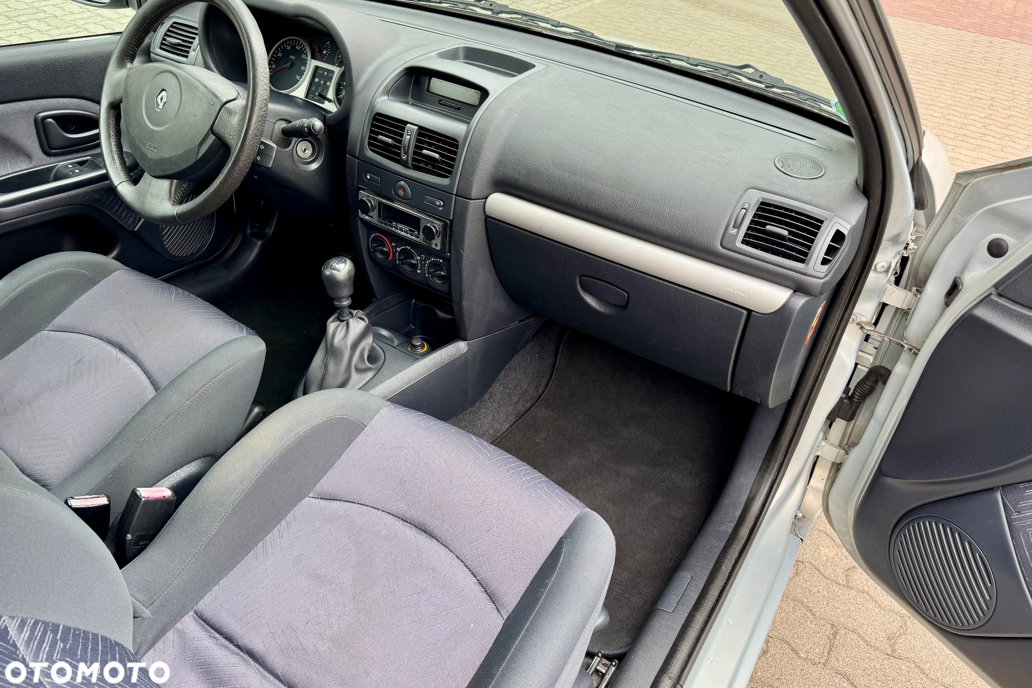 Renault Clio 1.4 16V Privilege - 14