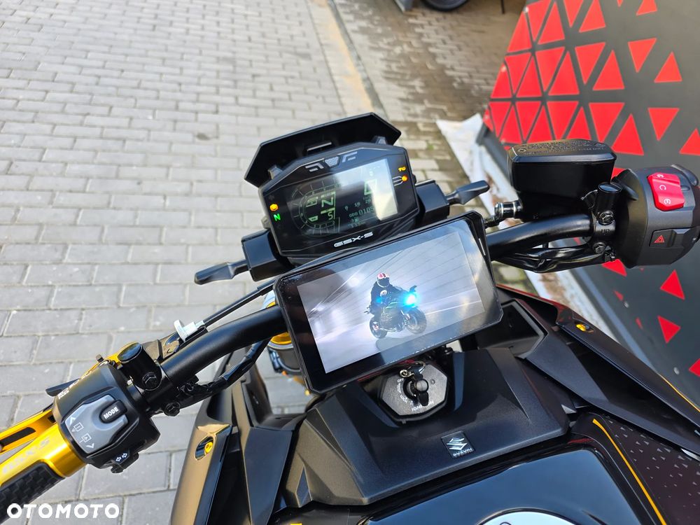 Suzuki GSX - 18