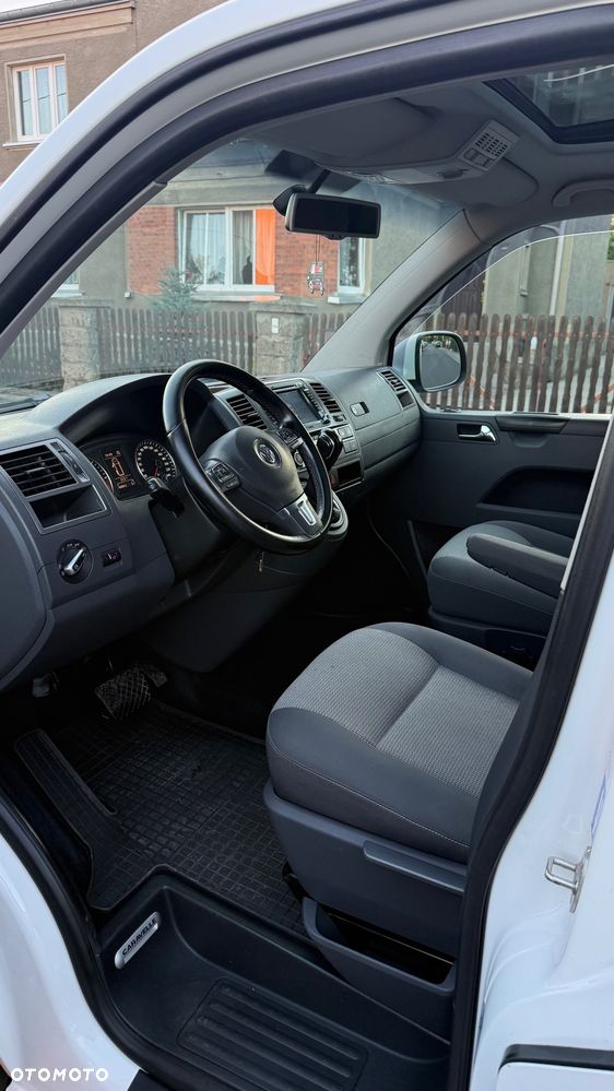 Volkswagen Caravelle - 23