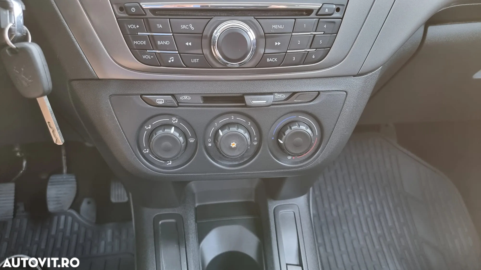 Peugeot 301 1.2 PureTech Allure - 15