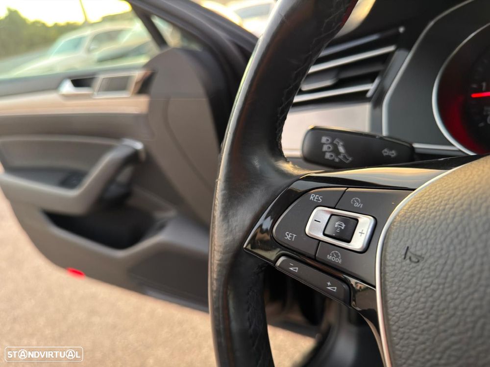 VW Passat Variant 2.0 TDi Highline - 24