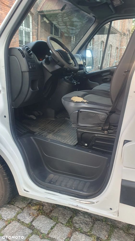Nissan NV400 - 11
