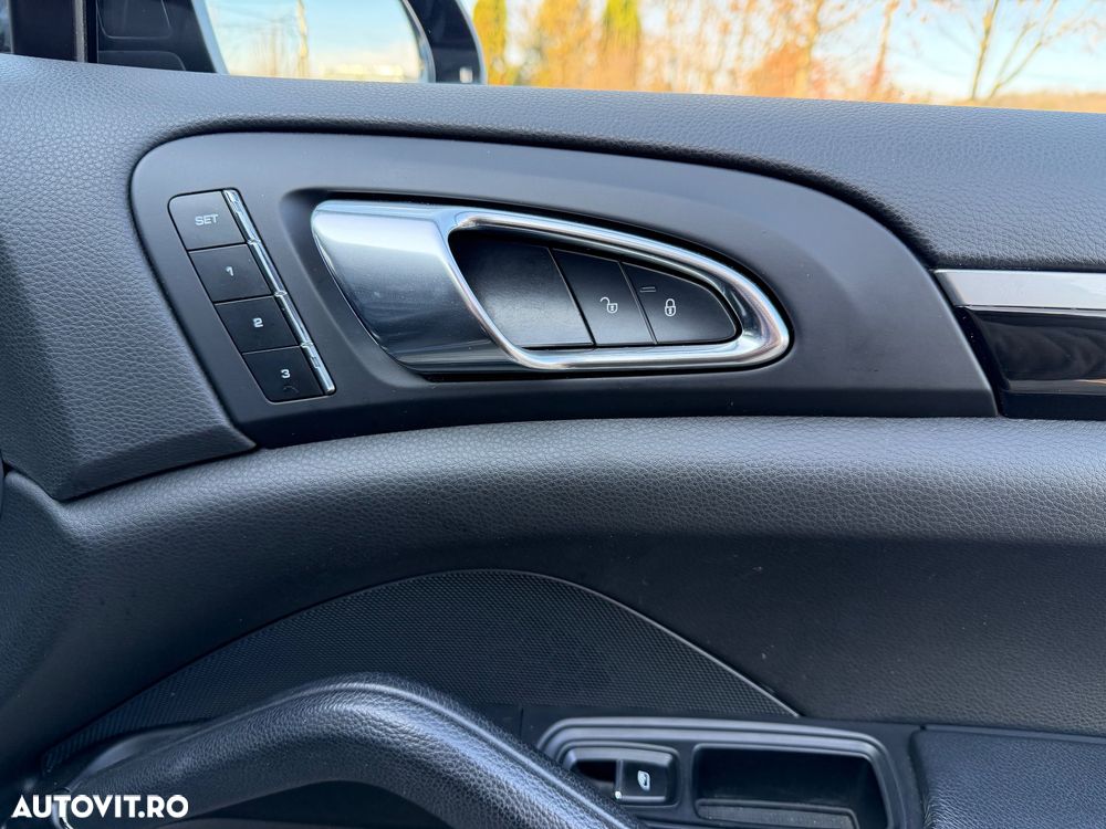 Porsche Cayenne 3.0 L - 10