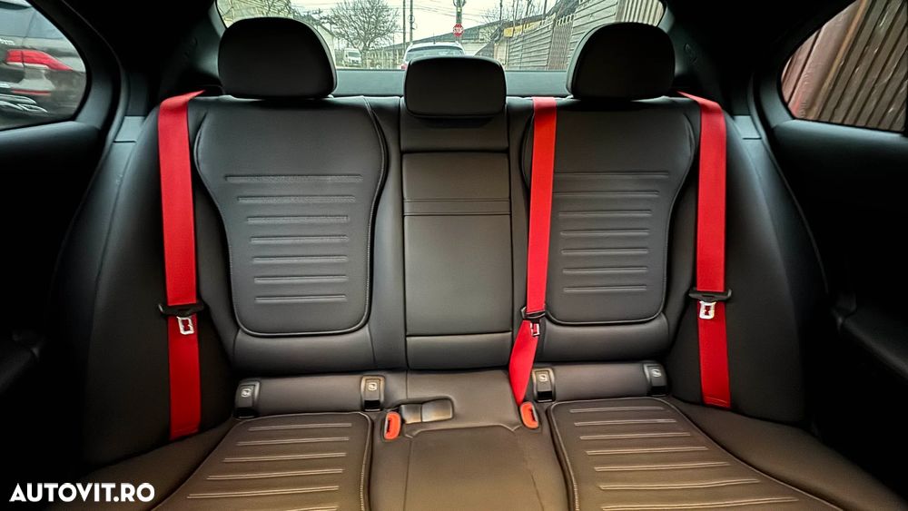 Mercedes-Benz C 400 e 4Matic 9G-TRONIC AMG Line - 9