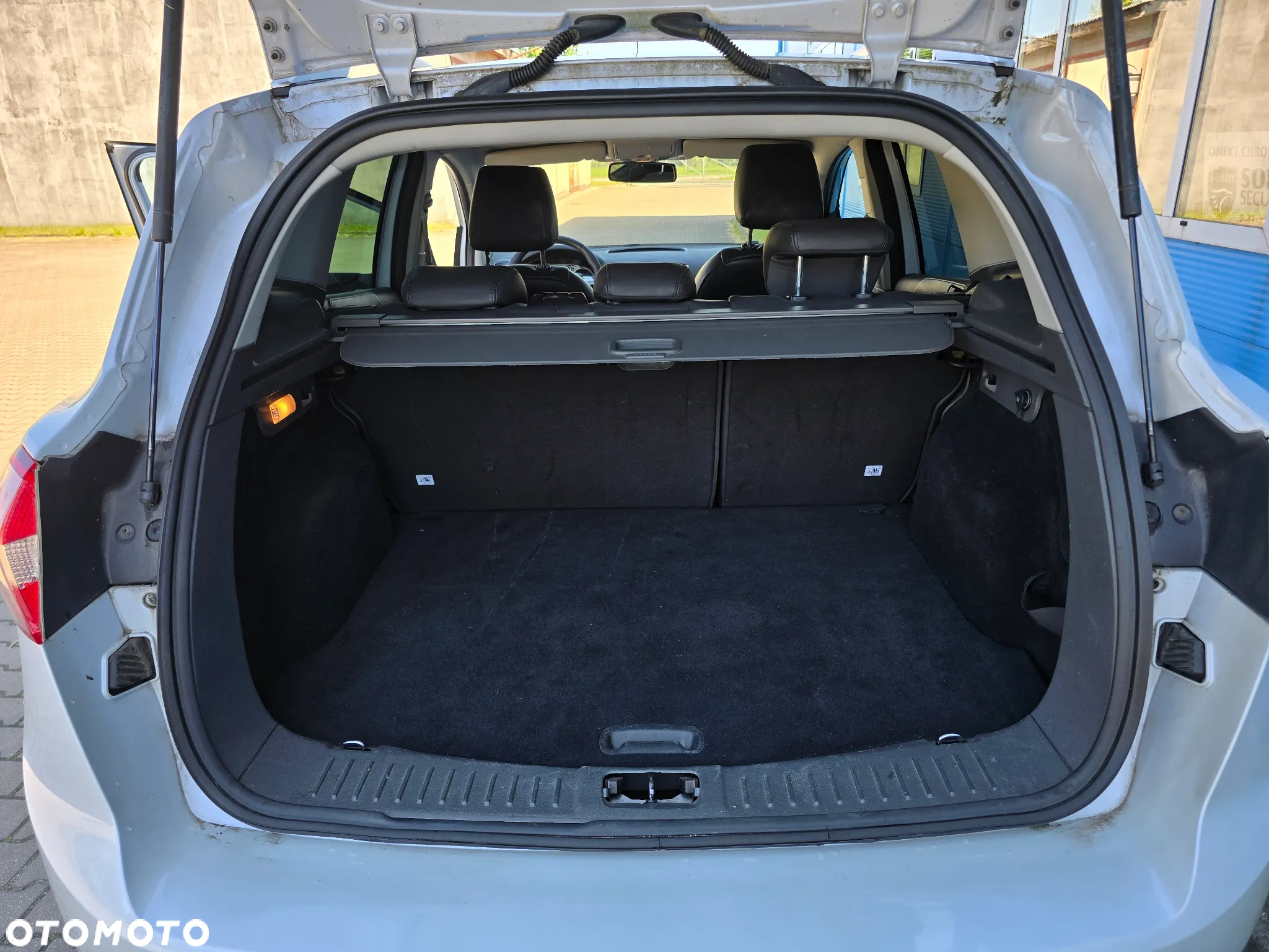 Ford Kuga 2.0 TDCi 2x4 Titanium - 16