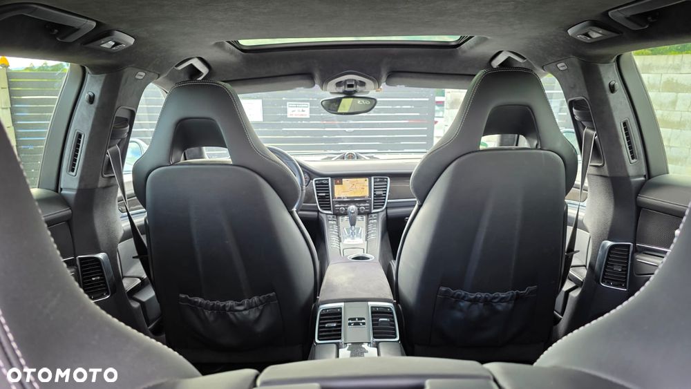 Porsche Panamera GTS PDK - 16