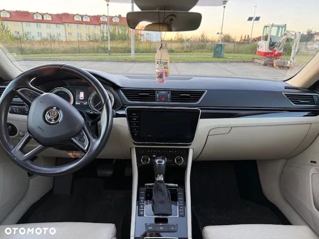 Skoda Superb 2.0 TDI L&K DSG - 9