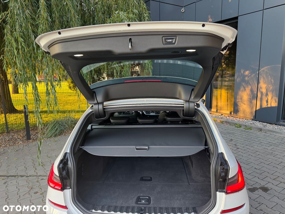 BMW Seria 3 318i M Sport sport - 30