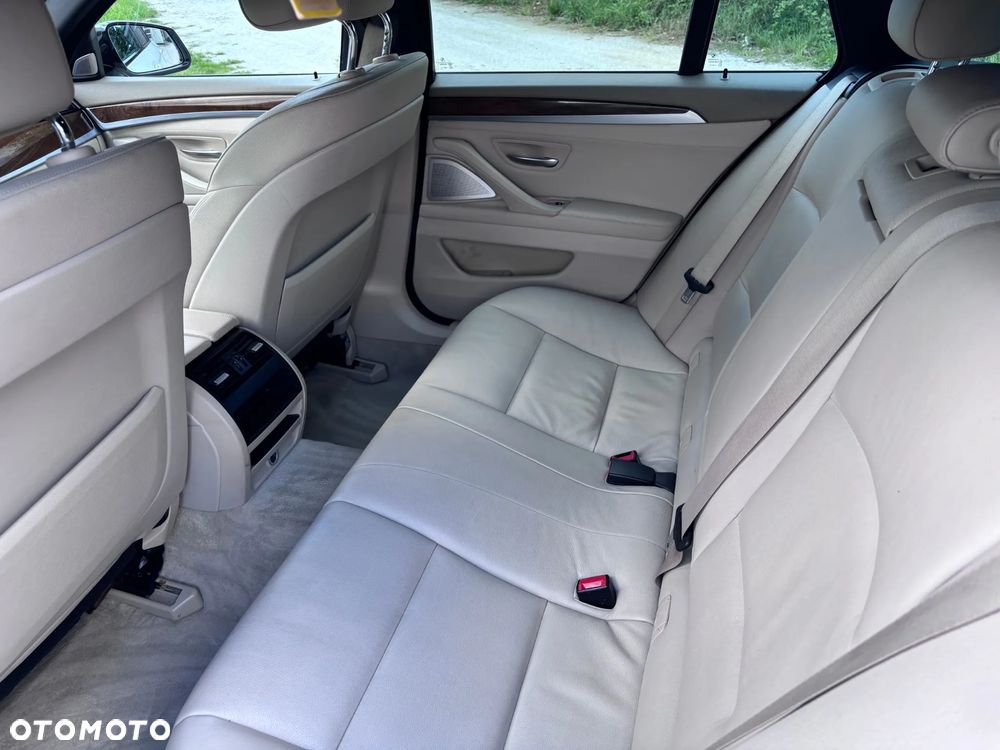 BMW Seria 5 525d xDrive Sport-Aut - 10