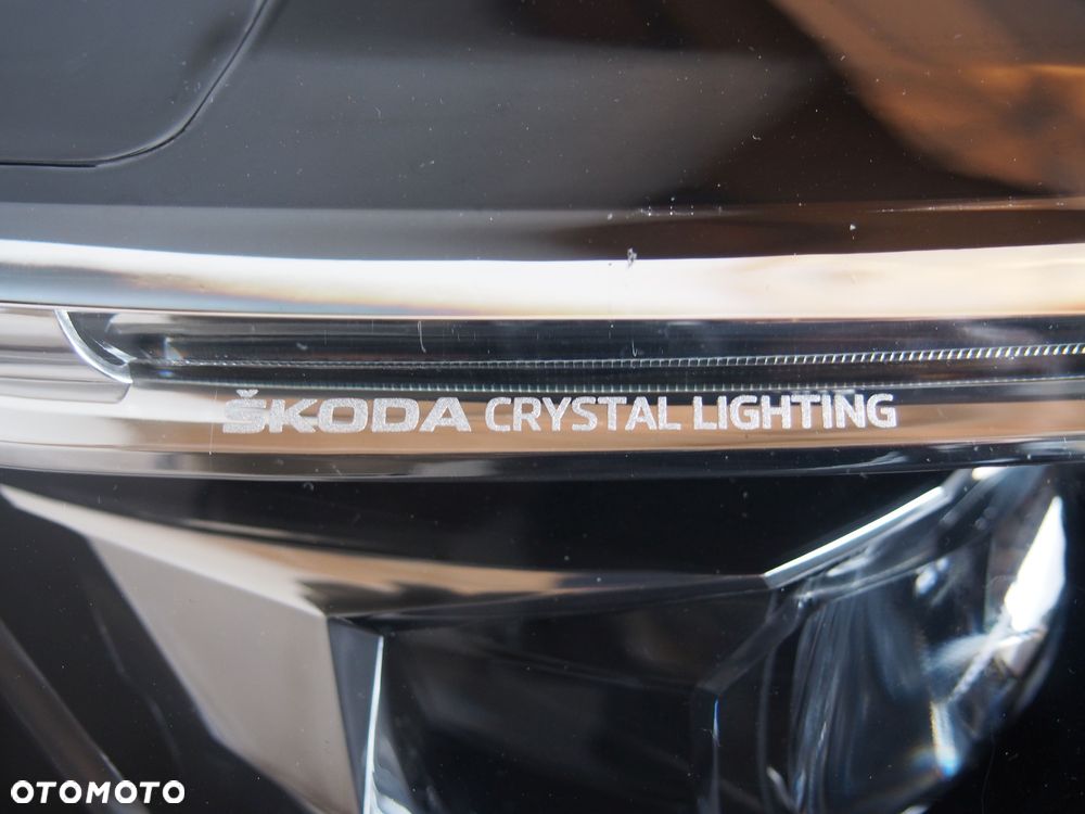 Skoda Scala 19r Reflektor prawy lampa prawa 2019 - 6