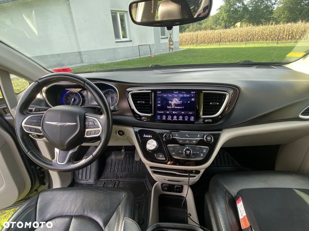 Chrysler Pacifica - 8
