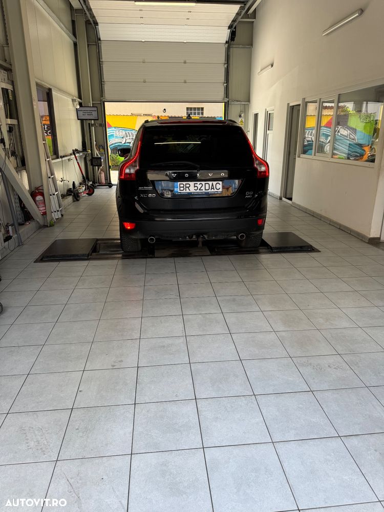 Volvo XC 60 2.4D AWD Momentum - 16