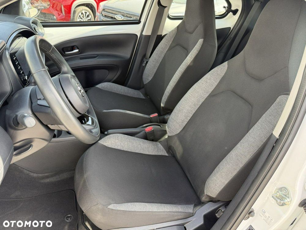 Toyota Aygo X S-CVT Black&White - 20