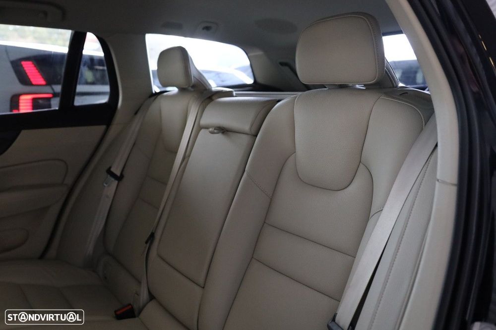 Volvo V60 2.0 T6 AWD TE Plus Bright - 11