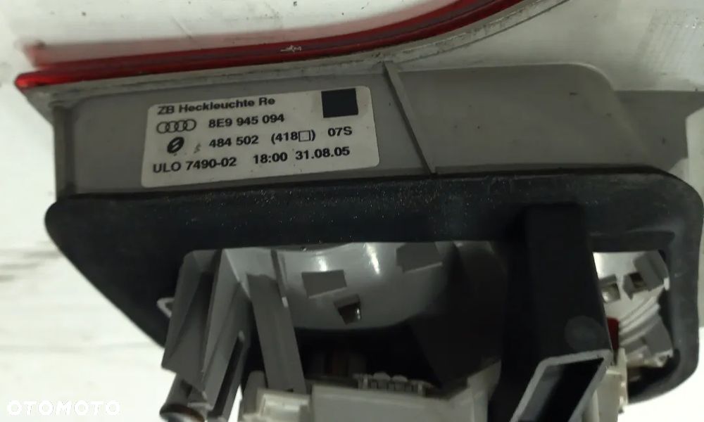 Audi A4 B7 kombi lampa tył tylna prawa  8E9945094 - 8
