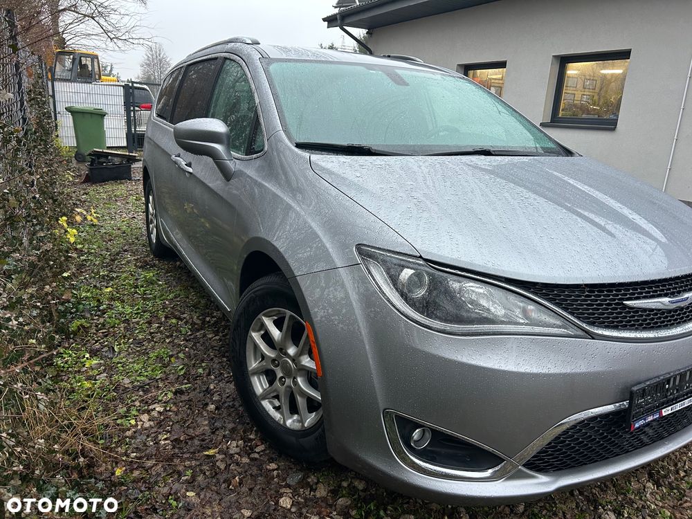 Chrysler Pacifica - 5