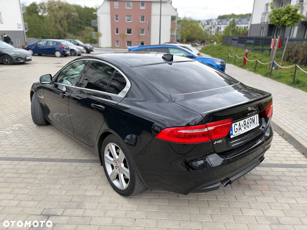 Jaguar XE 2.0 T Prestige - 5