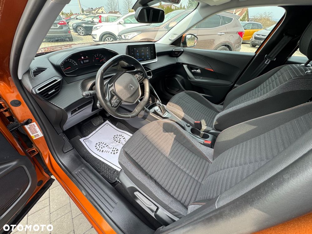 Peugeot 2008 1.2 PureTech Active S&S EAT8 - 22