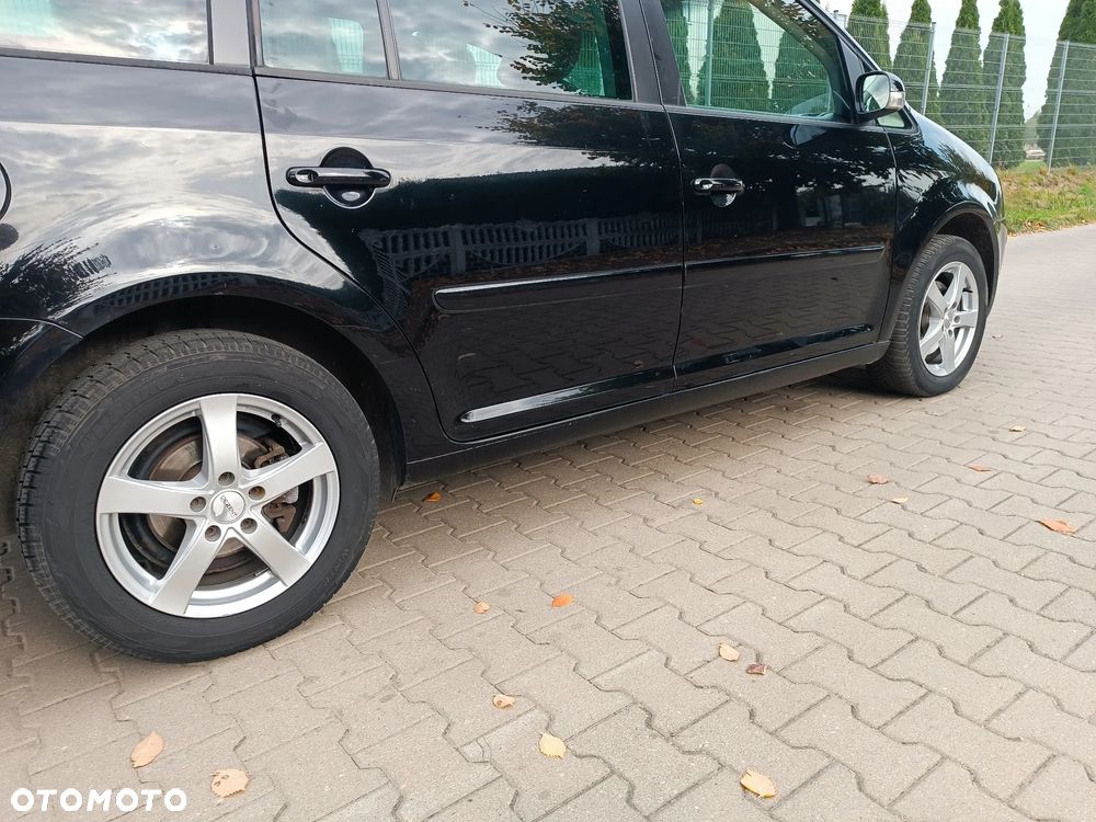 Volkswagen Touran - 28