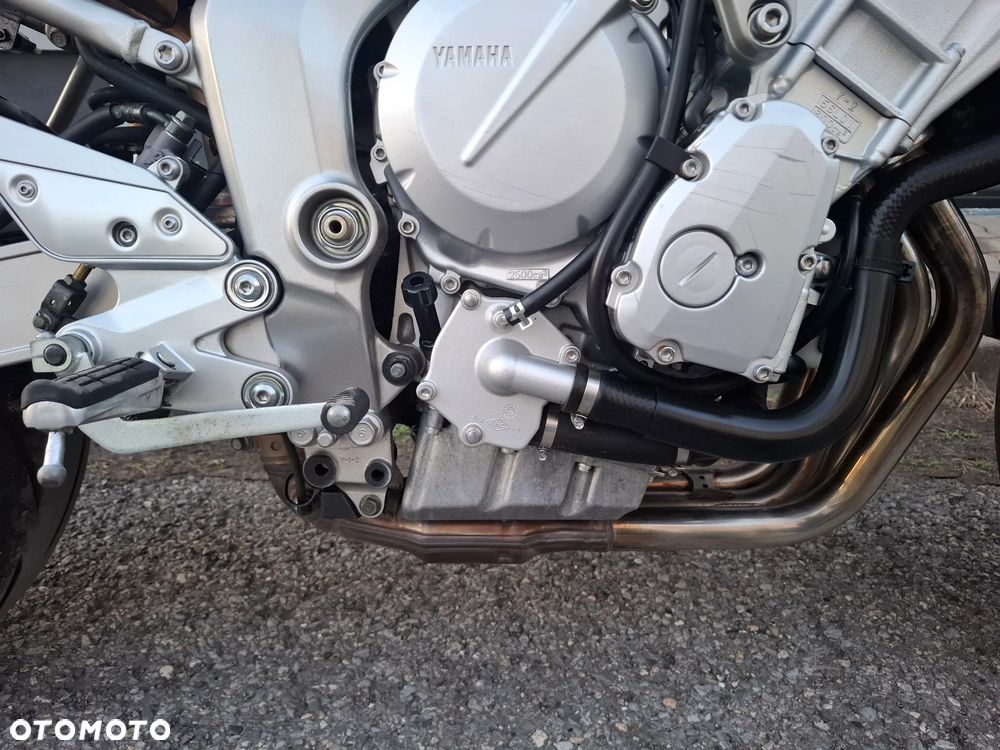 Yamaha FZ6 - 11