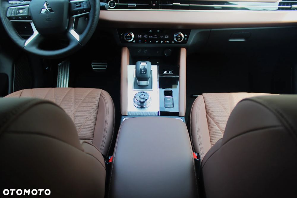 Mitsubishi Outlander Instyle Plus - 21