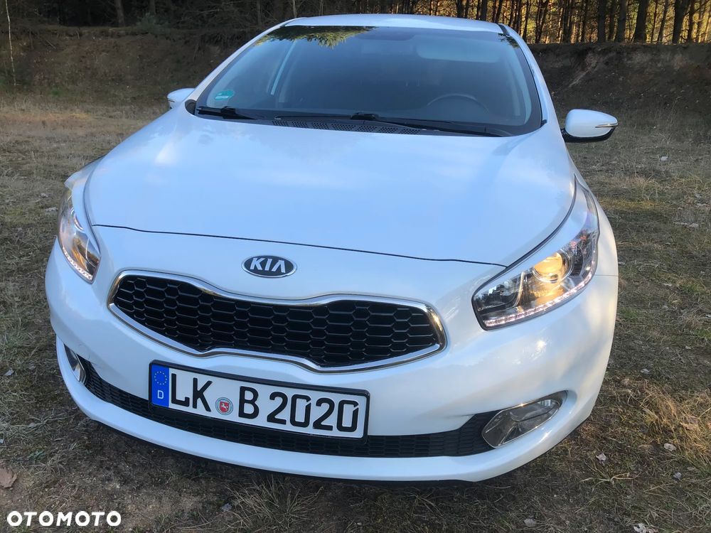 Kia Ceed 1.6 CRDi 128 Dream Team Edition - 3