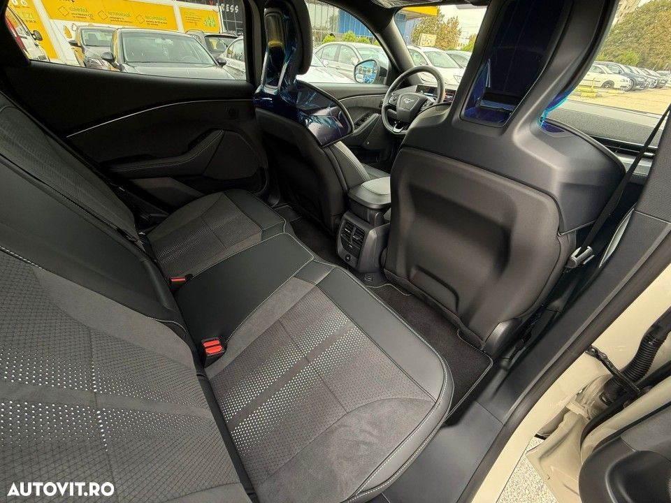 Ford Mustang Mach-E - 17