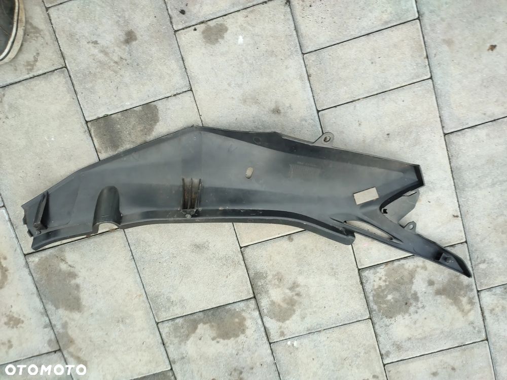 Owiewka, osłona prawa, bok, boczek, pogon prawy Suzuki DR 125 - 5