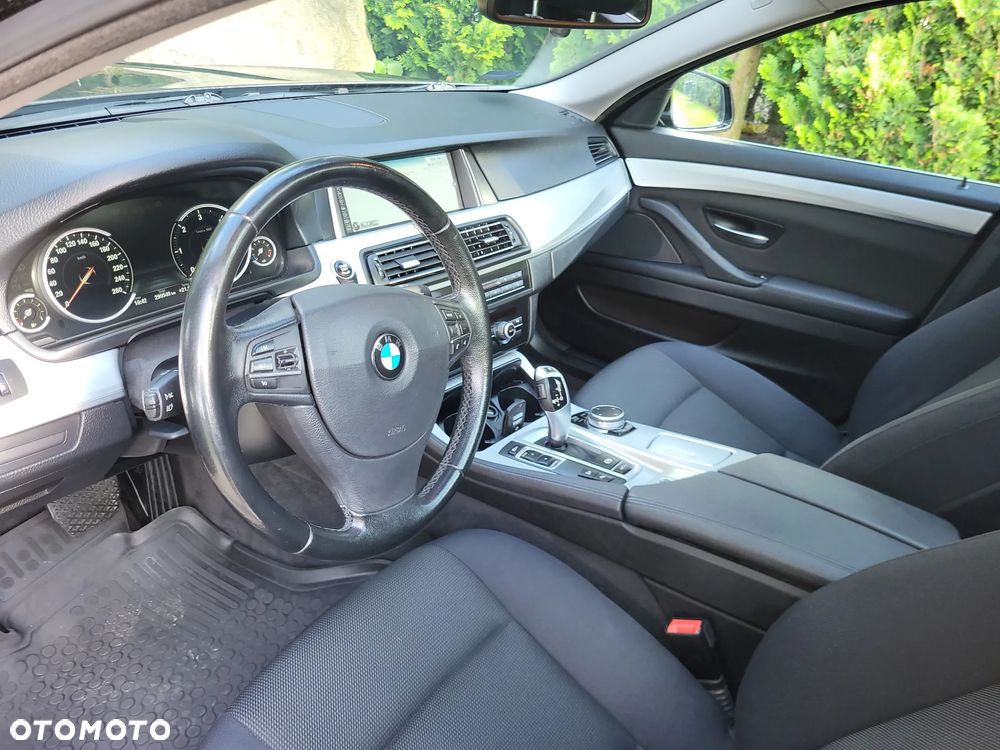 BMW Seria 5 520d xDrive - 9