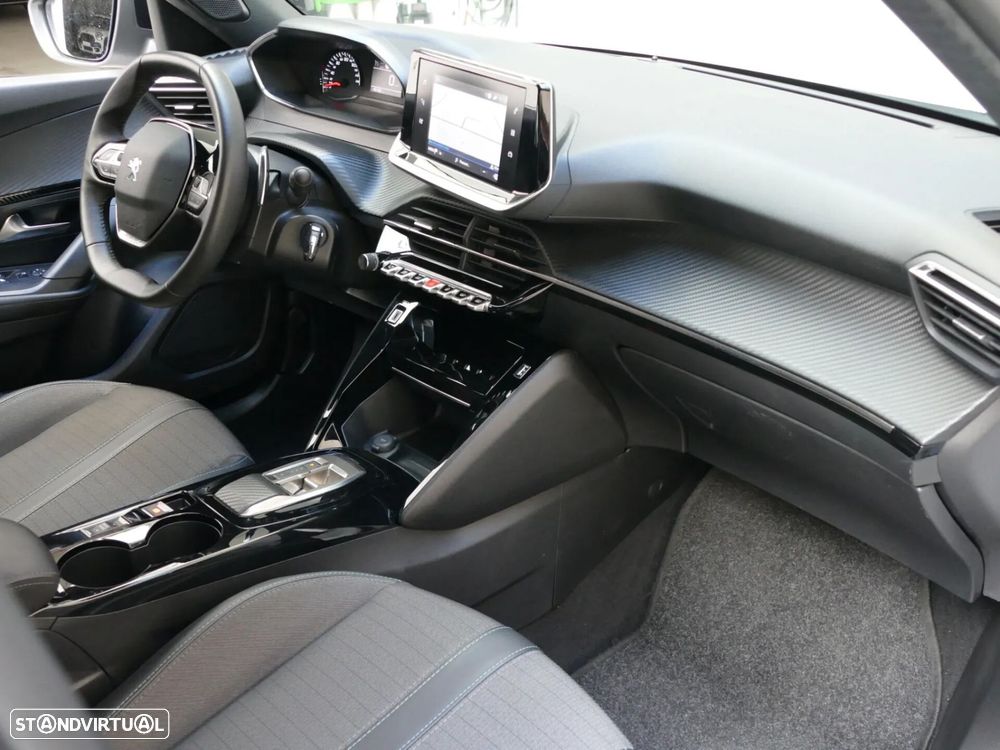 Peugeot 2008 1.2 PureTech Allure EAT8 - 26