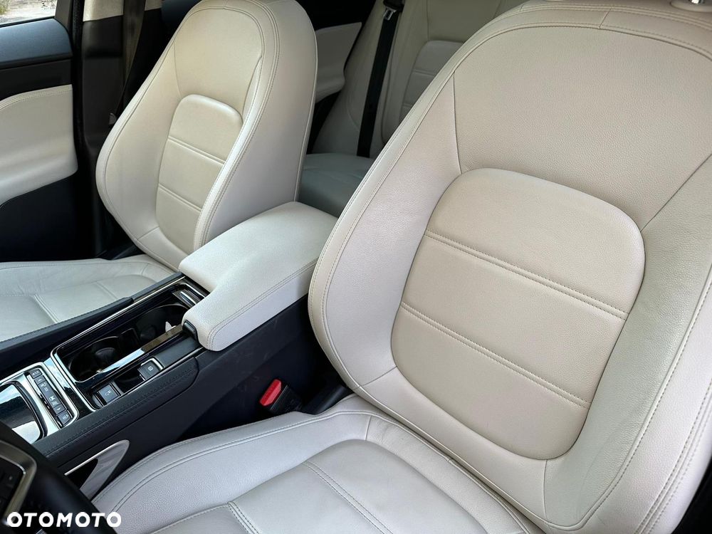 Jaguar F-Pace 2.0 i4P AWD Prestige - 3