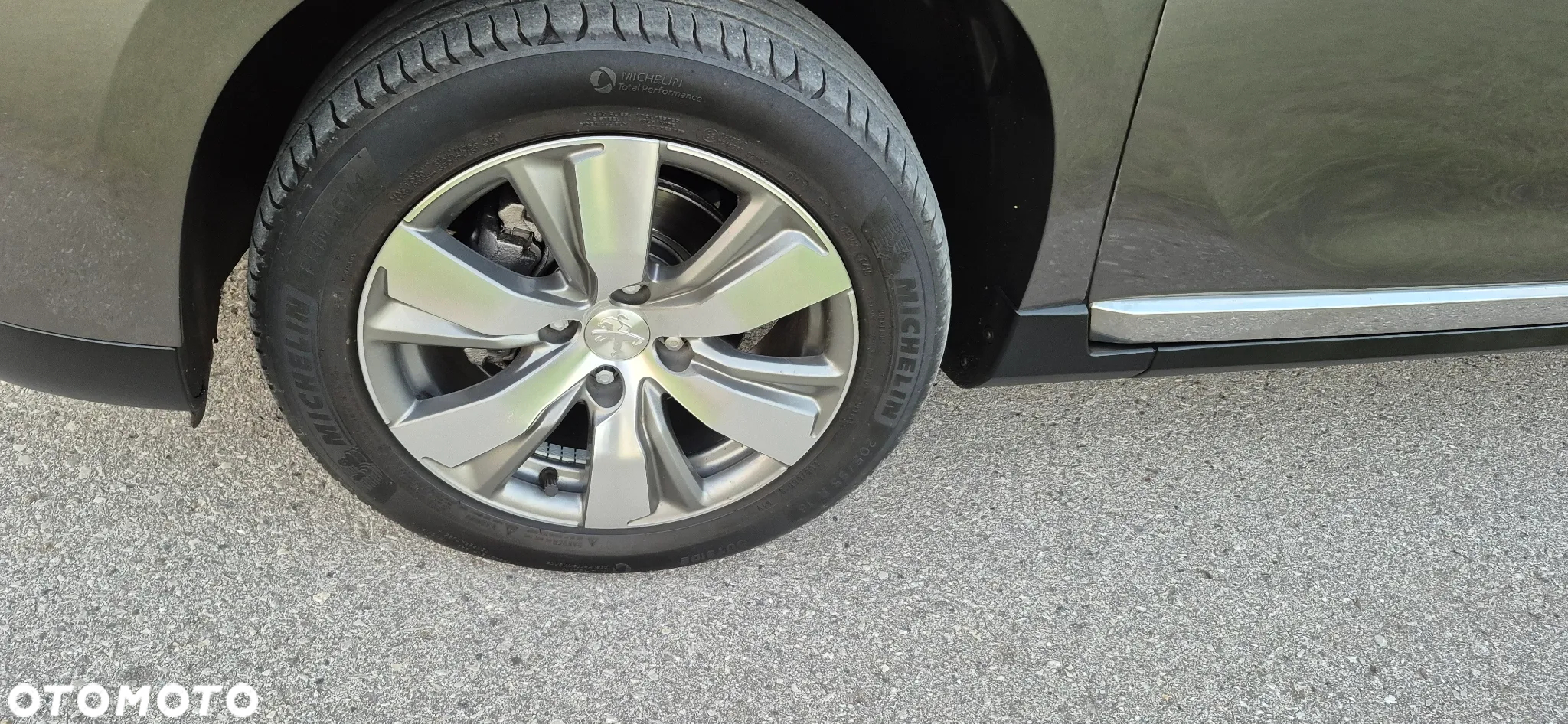 Peugeot 2008 1.6 e-HDi Allure S&S - 10