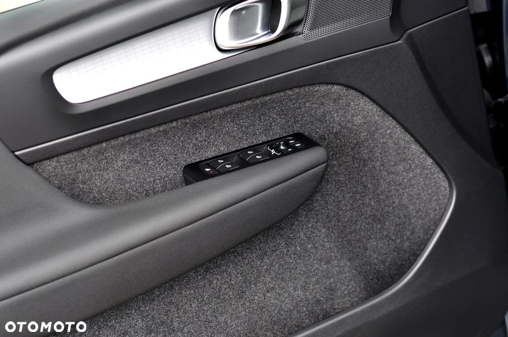Volvo XC 40 B3 B DKG Plus Bright - 39