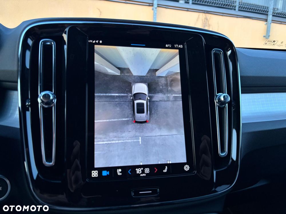 Volvo XC 40 B3 Plus Dark - 28