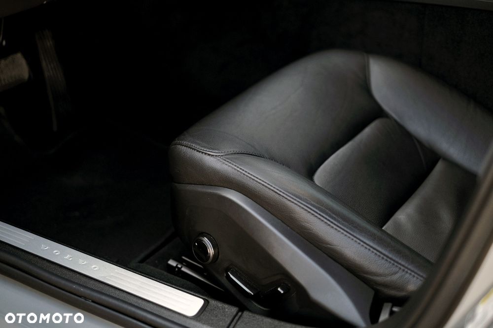 Volvo S60 B5 B Ultimate Dark - 24