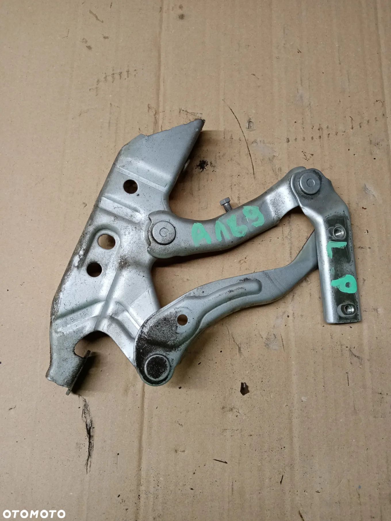 Zawias maski lewy przód Mercedes W169 A1698800128 - 1