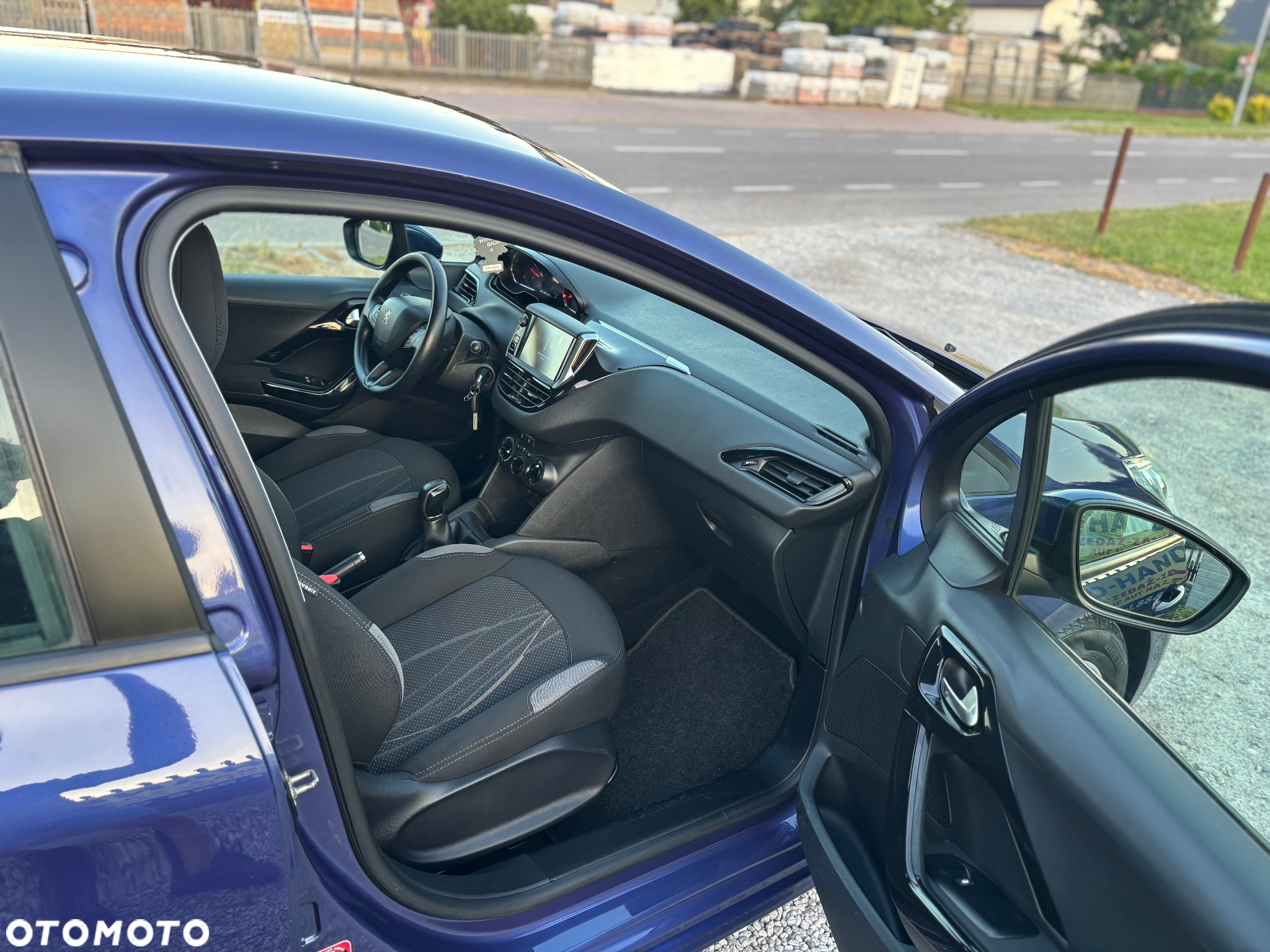 Peugeot 208 - 10
