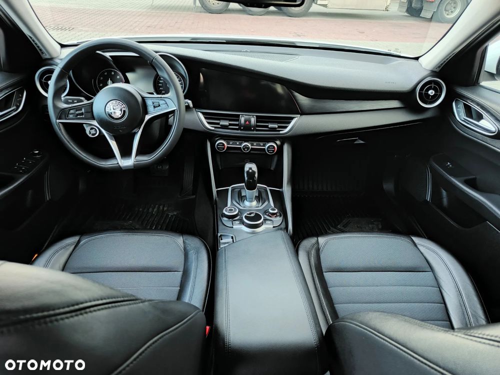 Alfa Romeo Giulia 2.0 Turbo - 15