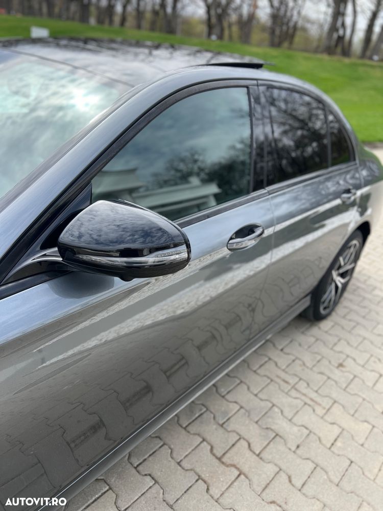 Mercedes-Benz E 300 4MATIC Aut. - 37