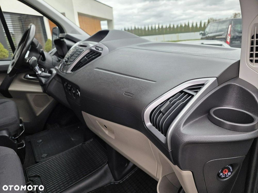 Ford Tourneo Custom - 16
