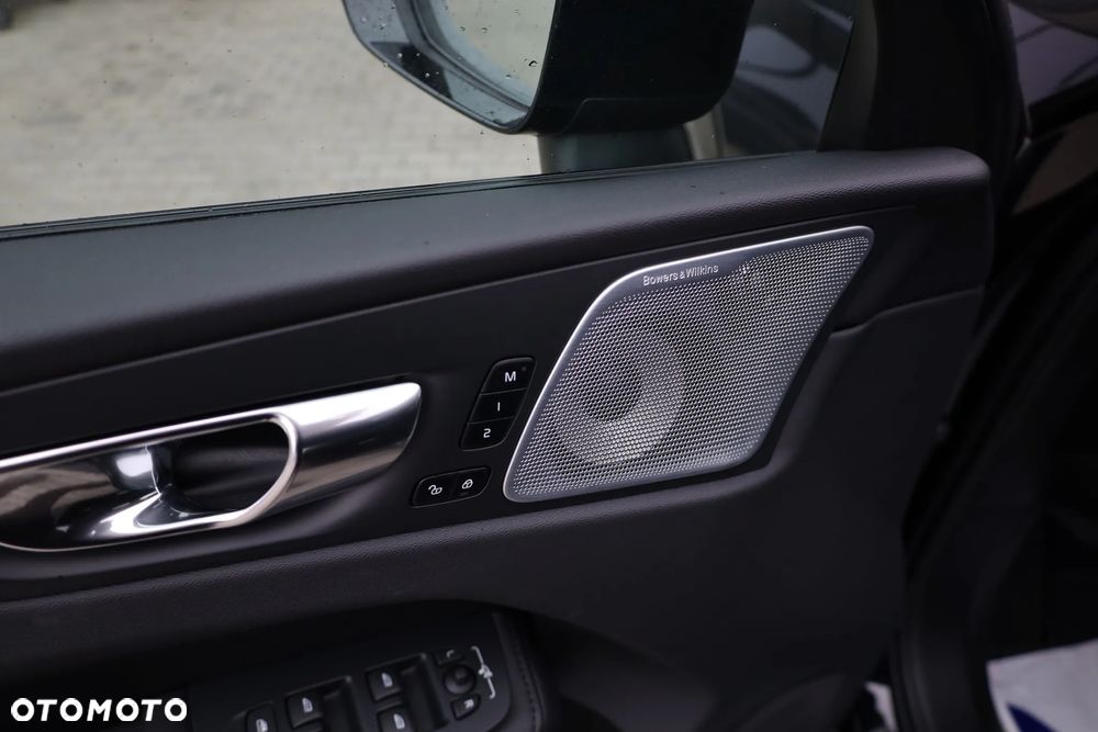 Volvo XC 60 B5 B AWD Ultimate Dark - 23