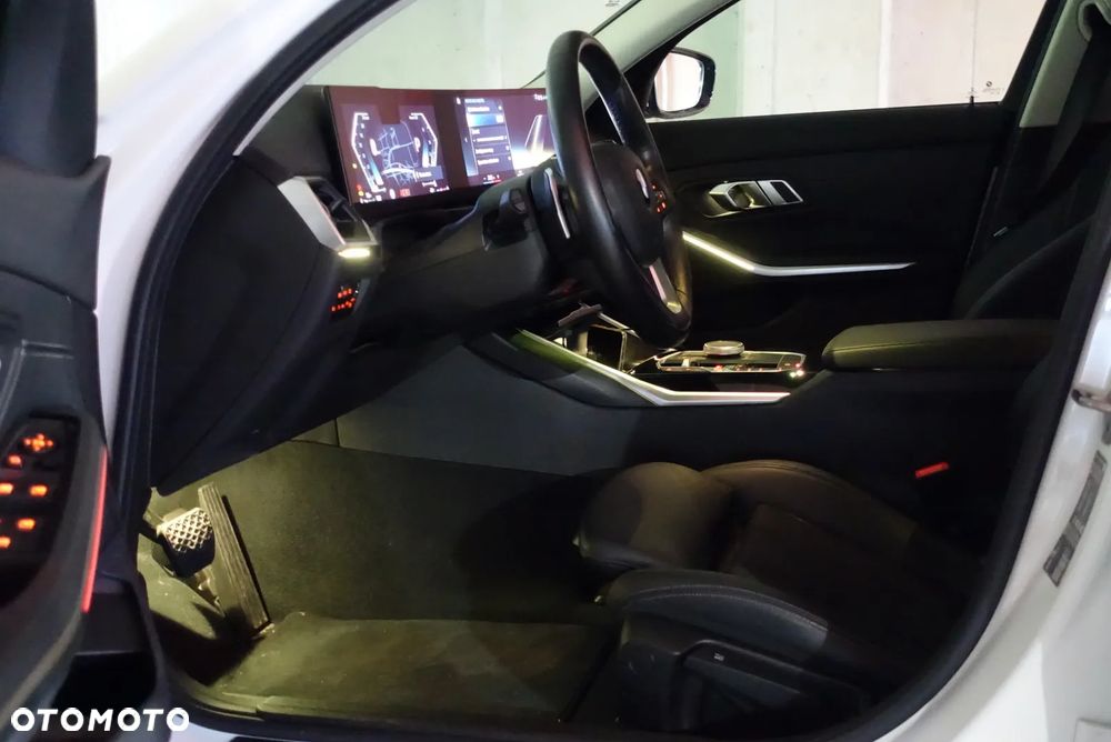 BMW Seria 3 318d - 25
