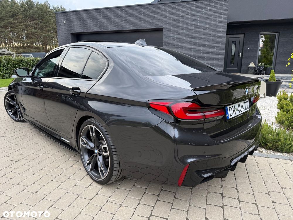 BMW Seria 5 M550i xDrive - 16